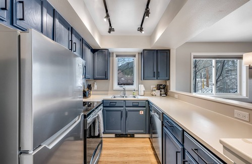 Jackson Condo | Comfortable condo with fireplace & washer/dryer - close to slopes