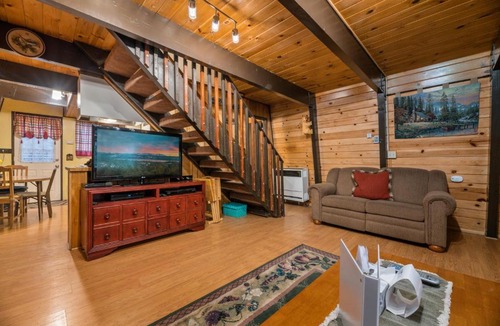 Big Bear Lake House | Comfy Cubby - Cozy mountain home in a great location near Bear Mountain Ski Resort