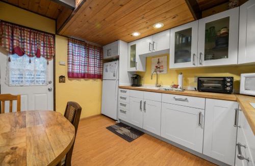 Big Bear Lake House | Comfy Cubby - Cozy mountain home in a great location near Bear Mountain Ski Resort