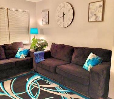 Columbia House | Comfy Home~Teal Feel~Sleeps 8