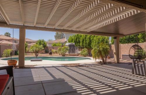 Bell West Ranch House | Comfy House Private Backyard with Pool BBQ Citrus