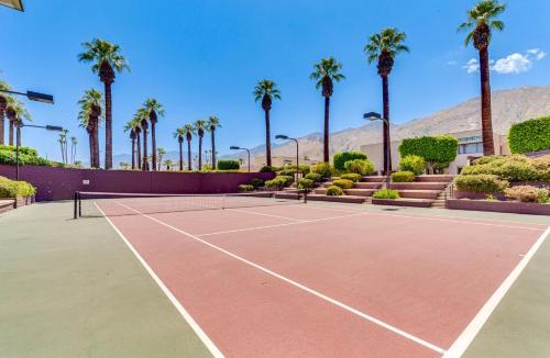 Downtown Palm Springs House | Community Pool Access: Chic Palm Springs Condo