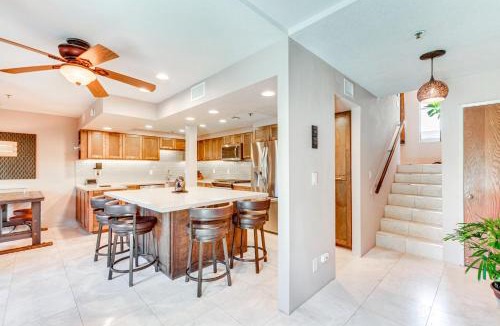 Downtown Palm Springs House | Community Pool Access: Chic Palm Springs Condo