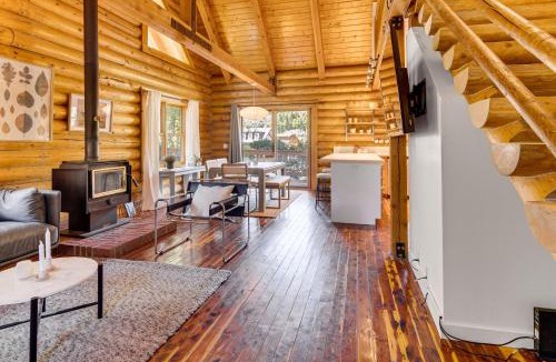 Pine Mountain Club House | Community Pool: Modern Cabin in Pine Mountain Club