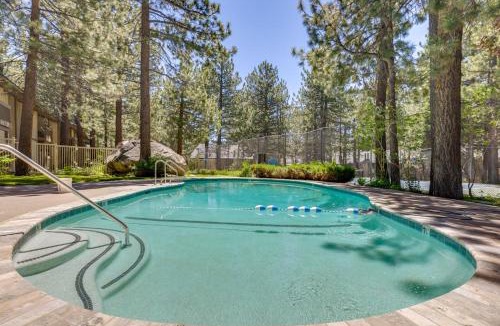 Mammoth Lakes House | Condo 1 Mi to Village | Pool + Resort Amenities