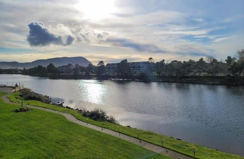 Seaside House | Condo with riverfront view - close to beaches & town - walk everywhere