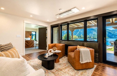 Wapato Point House | Contemporary Lakefront Condo F1 in Wapato Chelan