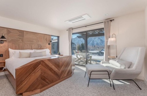 Wapato Point House | Contemporary Lakefront Condo F1 in Wapato Chelan