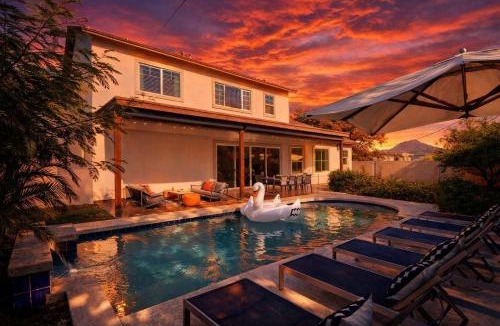 Camelback East House | Contour - Sparkling Pool - Mins to Phoenician Golf