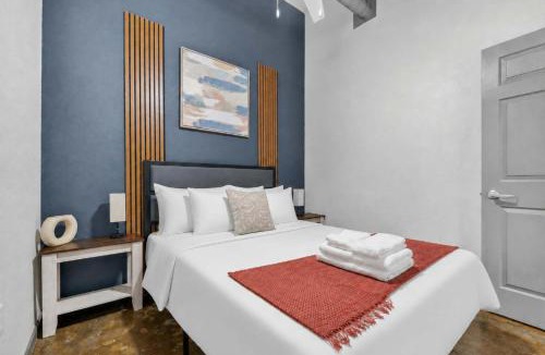 River Market Apartment | Convenient 2BR Stay in Prime Kansas Location