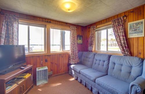 Stone Lake House | Convenient Cabin w/Access to 3 Boat Docks!