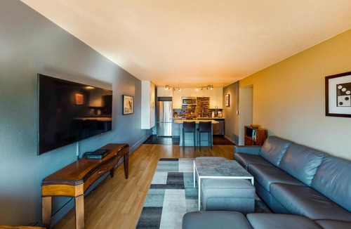 Downtown Seattle Apartment | Convention Suite