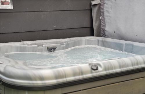 Old Town North House | Coopers North in Old Town - Hot Tub & Pool Table!