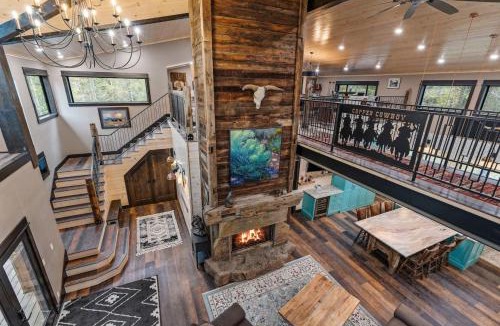 Island Park House | Copper Cowboy - Luxury Lodge, Private Dock, Hot Tub, Games
