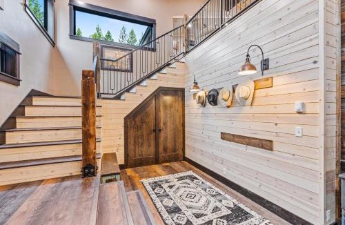 Island Park House | Copper Cowboy - Luxury Lodge, Private Dock, Hot Tub, Games