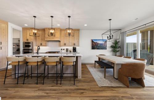 Hurricane Resort | Copper Sky Retreat