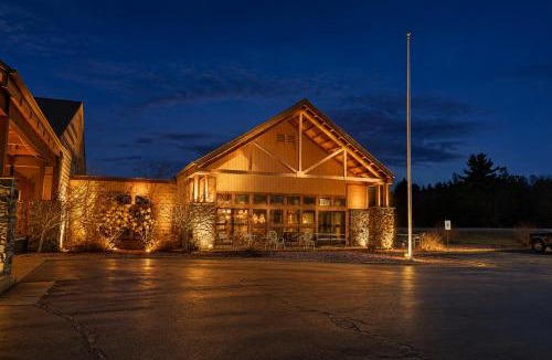 Black River Falls Hotel | Coratel Inn & Suites by Jasper Black River Falls, WI