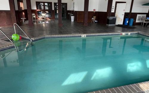 Black River Falls Hotel | Coratel Plus Suites by Jasper Black River Falls