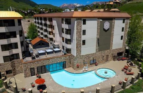 Mount Crested Butte House | Corner King Room with Pool Hot Tub Close to Slopes