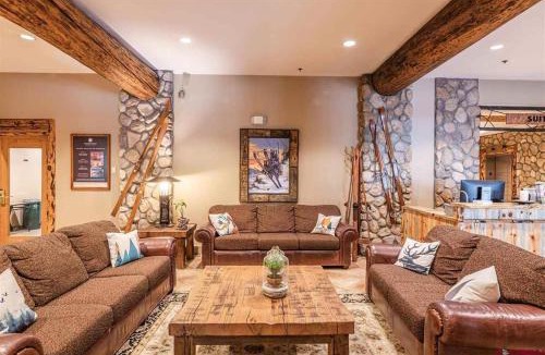Mount Crested Butte House | Corner King Room with Pool Hot Tub Close to Slopes
