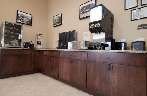 Oelwein Hotel | Cornerstone Inn & Suites Oelwein