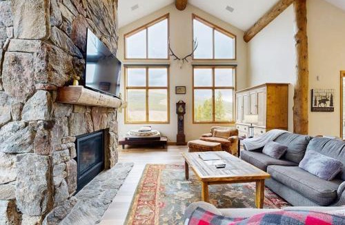 Blue River House | Coronet Crest
