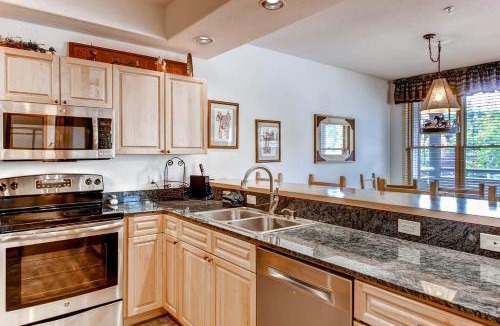 Warrior's Mark Apartment | Corral at Breckenridge Blue Jay Condo: Walk to Town/Lifts