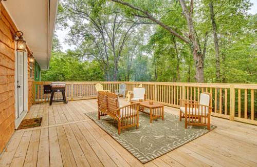 Cotter House | Cotter Home w/Deck ~ 1 Mi to Big Spring Park!