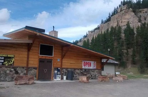 Monarch Hotel | Cougar Canyon Lodge