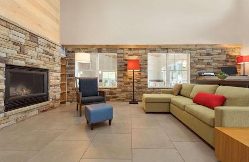 Decorah Hotel | Country Inn & Suites by Radisson, Decorah, IA