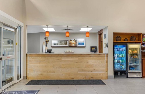 Clive Hotel | Country Inn & Suites by Radisson, Des Moines West, IA