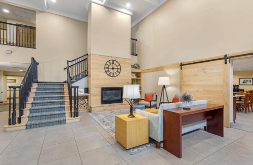 Clive Hotel | Country Inn & Suites by Radisson, Des Moines West, IA