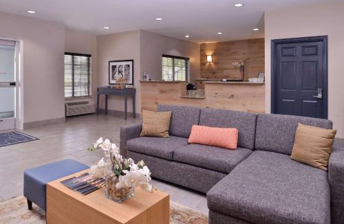 Carter Lake Hotel | Country Inn & Suites by Radisson, Omaha Airport, IA