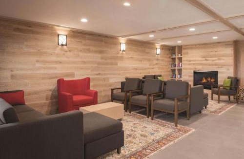 Pella Hotel | Country Inn & Suites by Radisson, Pella, IA