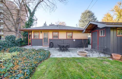 North End House | Couple’s Getaway in North End Boise - Walk to Dtwn