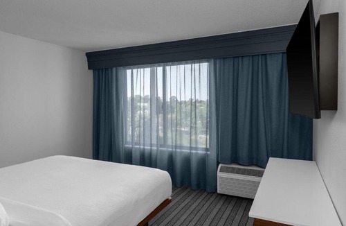 Flint Hotel | Courtyard by Marriott Flint Grand Blanc
