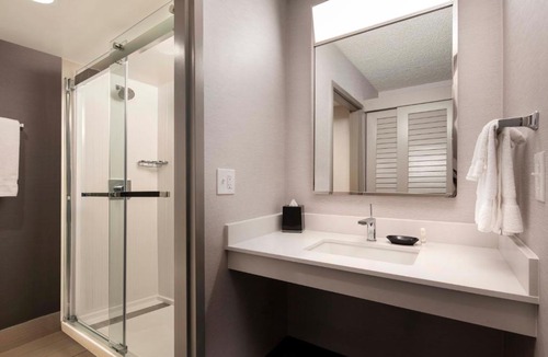 Raisin Hotel | Courtyard by Marriott Fresno