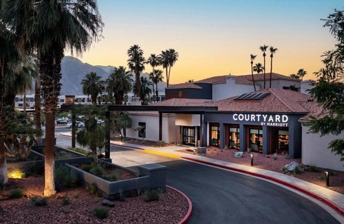 Palm Springs Hotel | Courtyard by Marriott Palm Springs