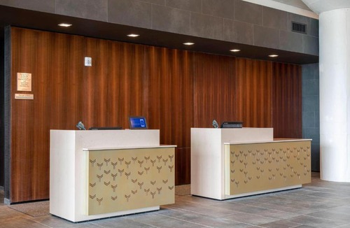 Waterloo Hotel | Courtyard by Marriott Waterloo Cedar Falls