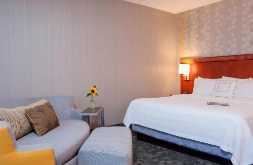 Glenview Hotel | Courtyard Chicago Glenview/Northbrook