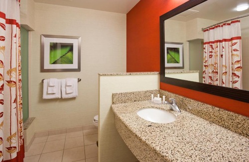 Maple Grove Hotel | Courtyard Minneapolis Maple Grove Arbor Lakes