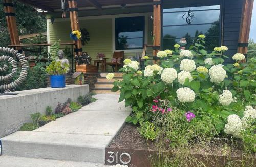 Bozeman House | Coveted Creekside Setting, Near Downtown And Bogert Park