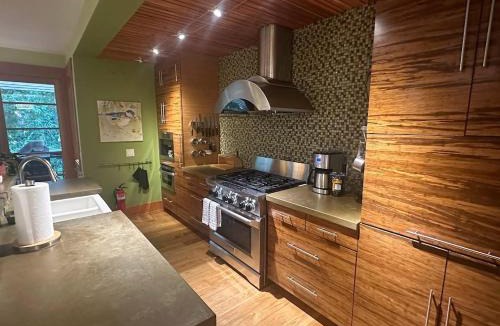 Bozeman House | Coveted Creekside Setting, Near Downtown And Bogert Park
