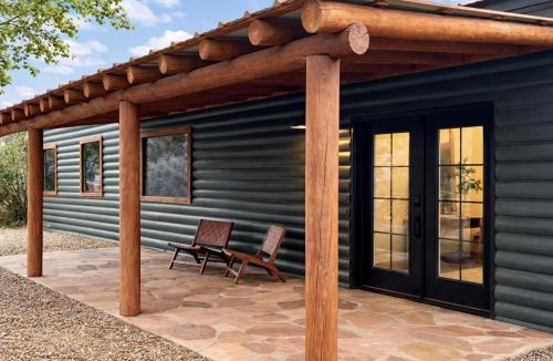 Kanab House | Cowboy Desert Retreat, Fire Pit, Desert Views