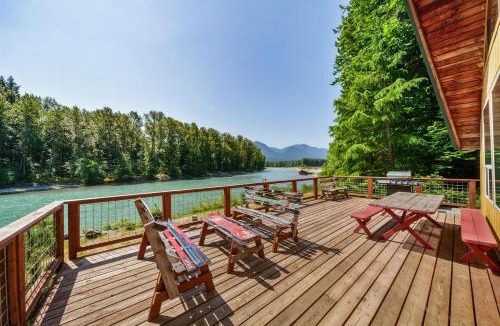 Packwood House | `Cowlitz River Cabin` | Riverside, Yard, AC, EV