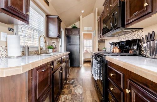 Woodland Park Apartment | Cozy 1BR Chalet Pikes Peak Grill and Relaxing Patio