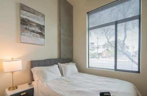 Evans Churchill Apartment | Cozy 2BD - Central DT - Gym, Pool, Parking - Sleep 8