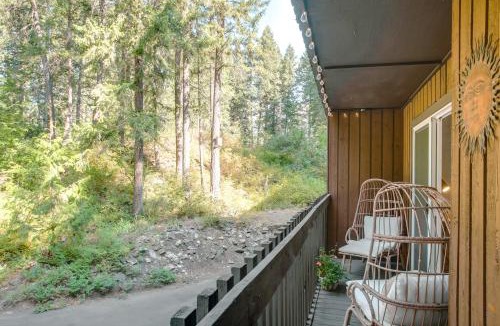 Rathdrum House | Cozy 2BR Condo Walk to Lake, Saltwater Pool & Golf