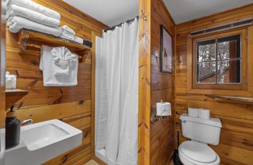 Rapid City House | Cozy 2BR Little Cabin - 15 Minutes to Mt Rushmore