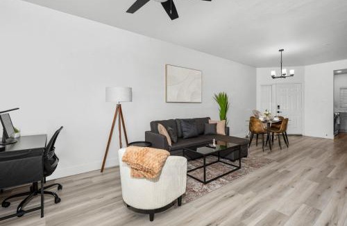North Scottsdale Apartment | Cozy 2BR-Pool, Yoga Rm, Gym, Cabanas, BBQ,Prkng
